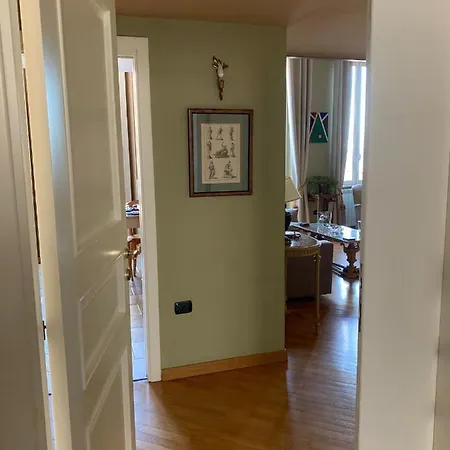 Rooftop In Front Of The Castle 那不勒斯