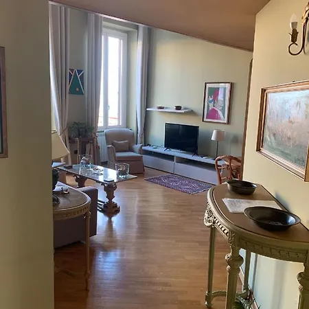 Rooftop In Front Of The Castle 公寓