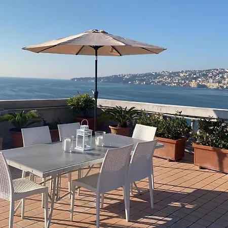 Rooftop In Front Of The Castle 公寓 那不勒斯