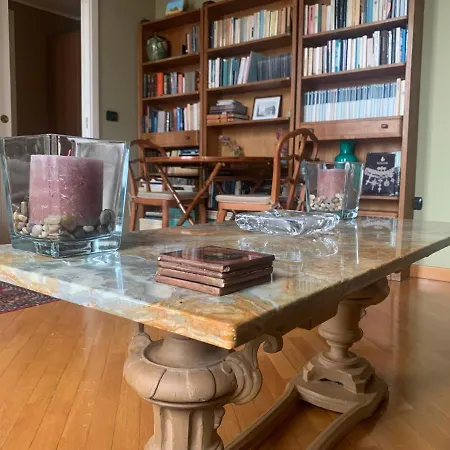 Rooftop In Front Of The Castle 那不勒斯