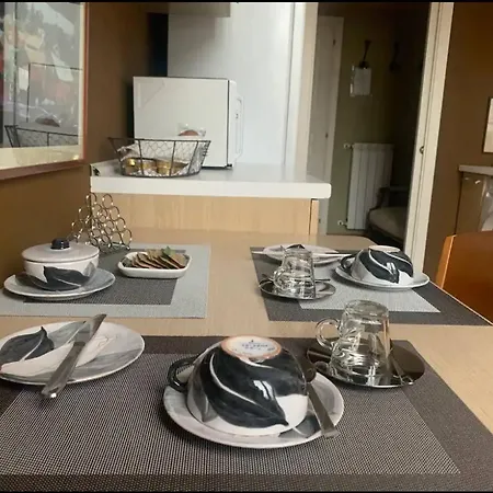 Rooftop In Front Of The Castle 那不勒斯