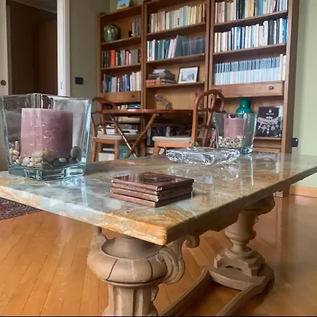 Rooftop In Front Of The Castle 那不勒斯